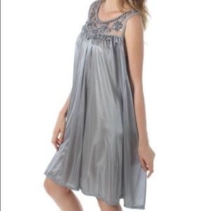 NWT short nightgown w/sequins & ribbon roses gray